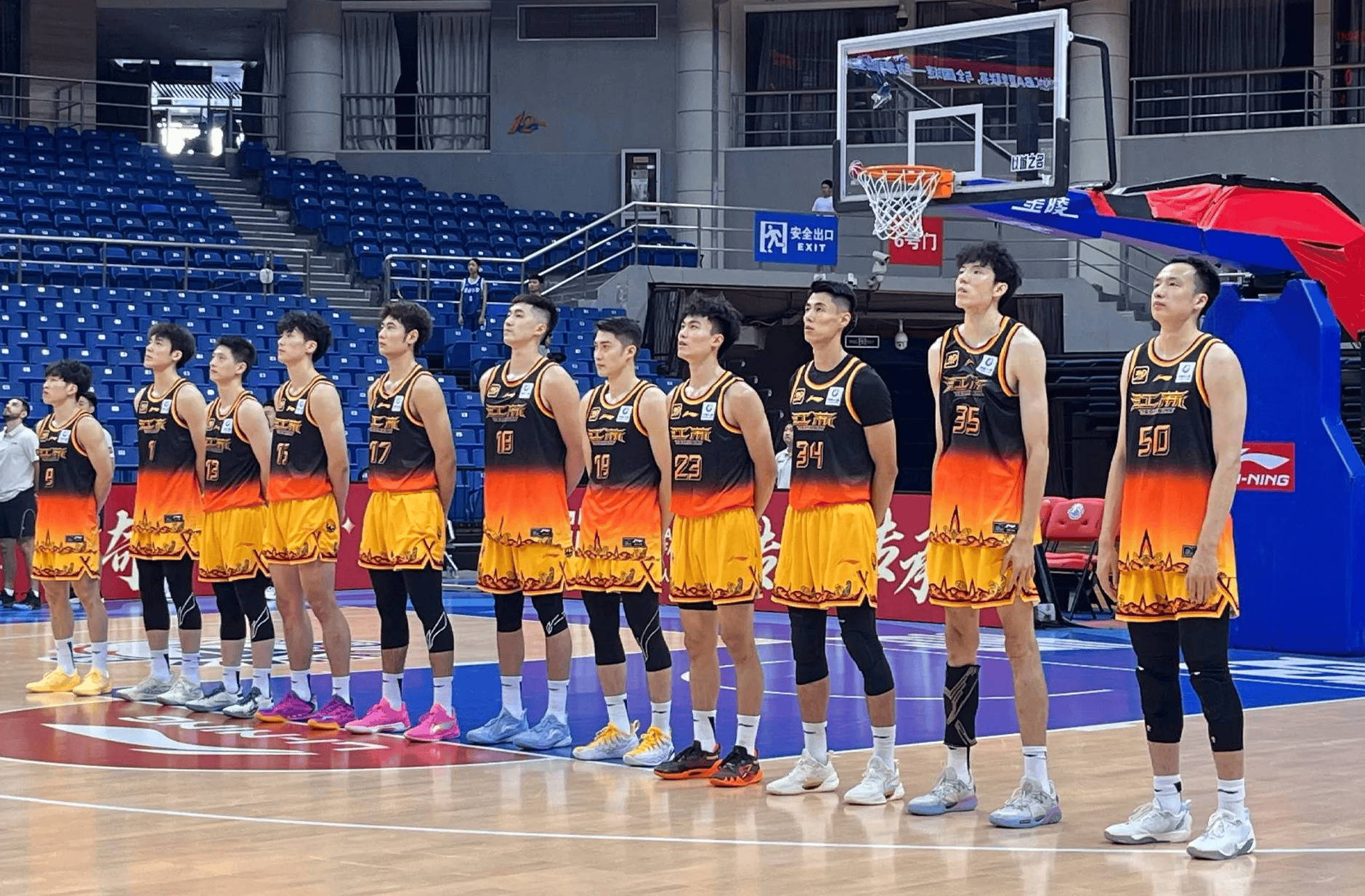 新疆男篮再胜山东队，晋级季后赛半决赛