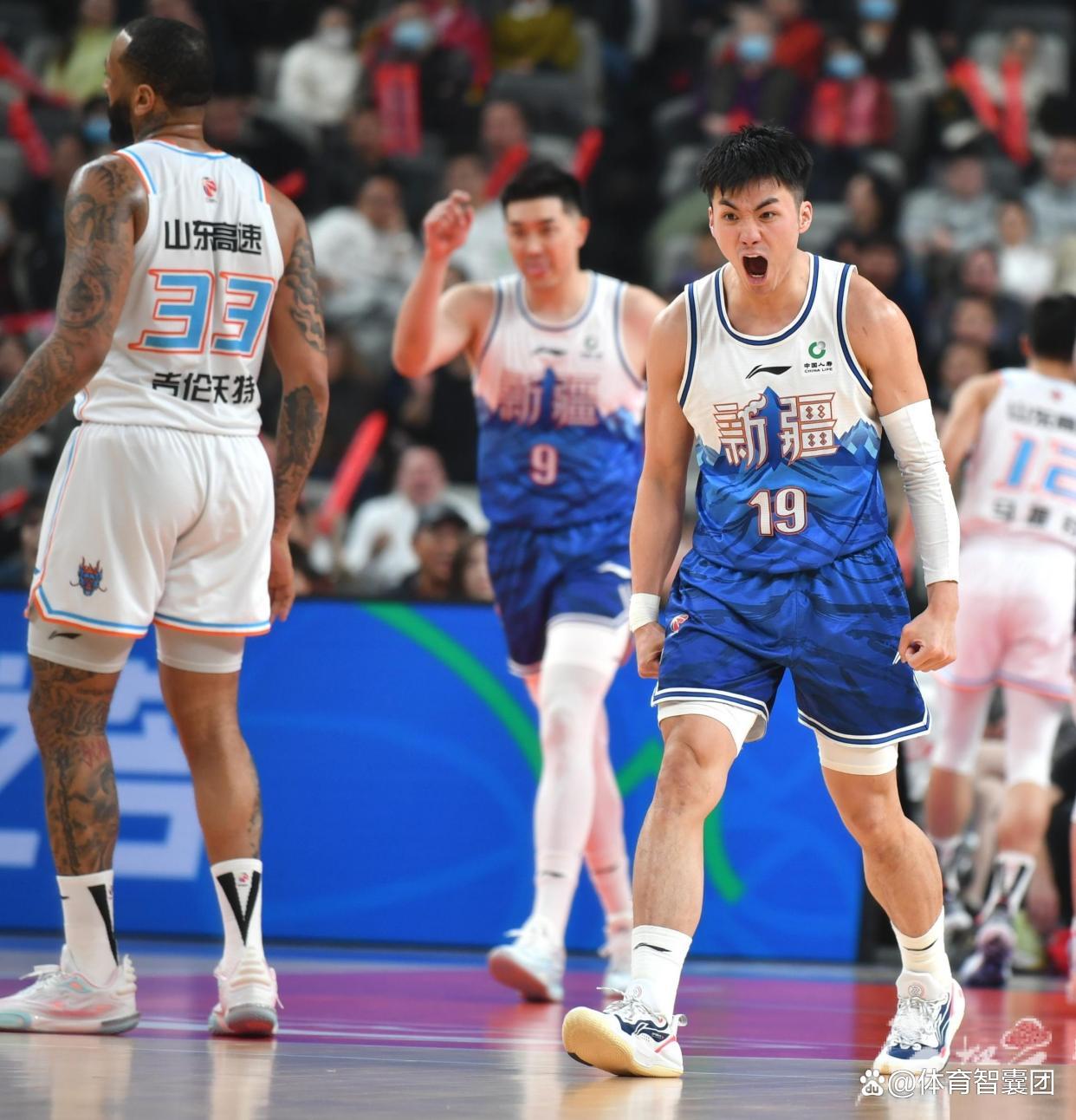 新疆男篮再胜山东队，晋级季后赛半决赛